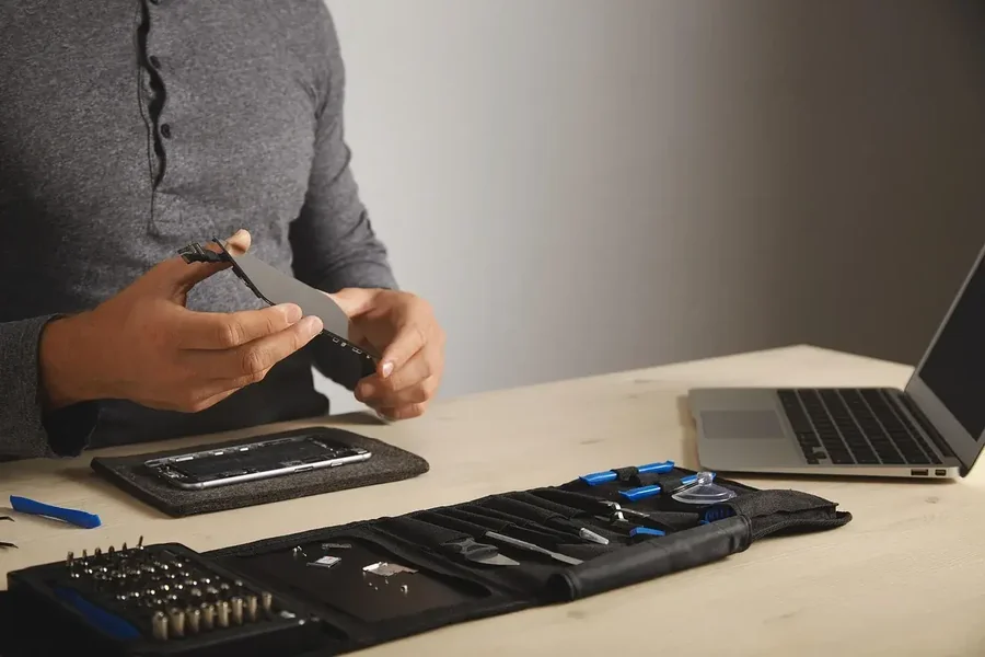 the-digital-reader.com - Johannes Gottwald - Comparing Repair, Replacement and Cover for Costly Gadgets